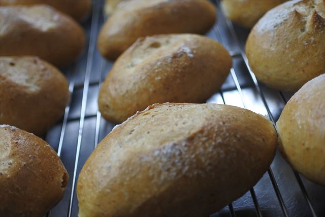 美味しそうなパンが並んでいます