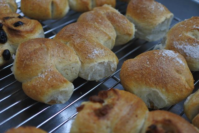 いくつものパンがつながっている