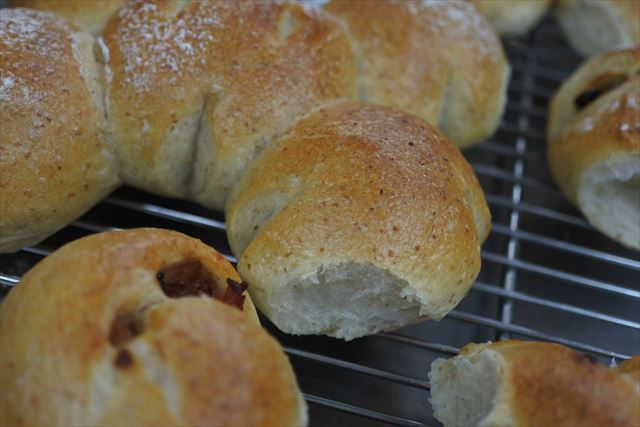 オーブンから出したばかりのパン