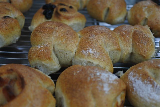 パン屋さんで焼きあがった