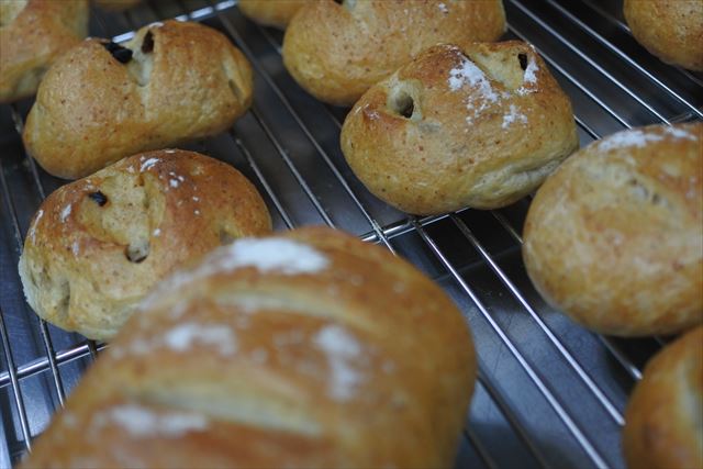 小さなレーズンパン