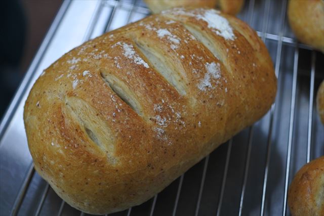 大きな丸いパン