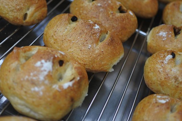 小さなパンが焼きあがりました