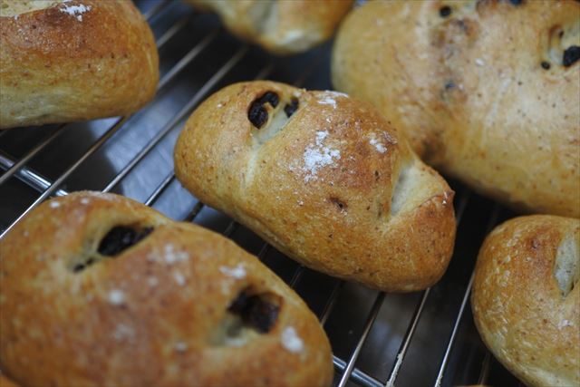 サイズがまちまちのパン