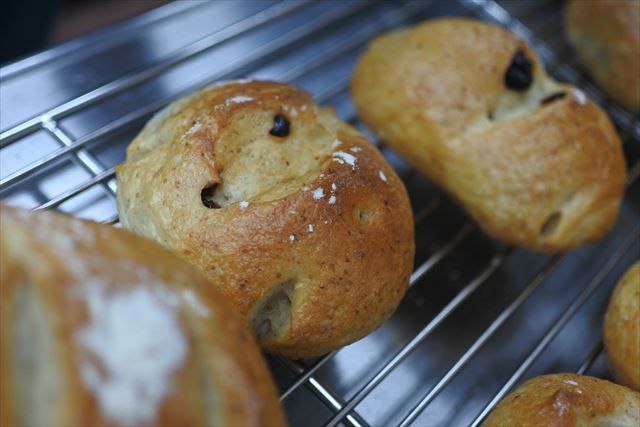 丸いパンが焼けた